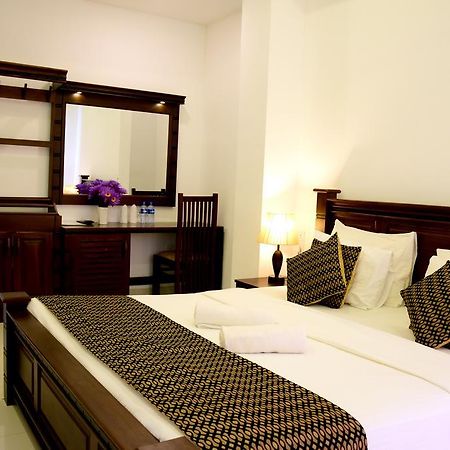 Hotel Bamiyan Канди Экстерьер фото