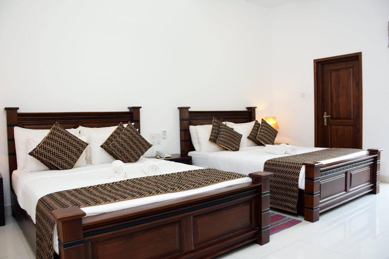 Hotel Bamiyan Канди Экстерьер фото