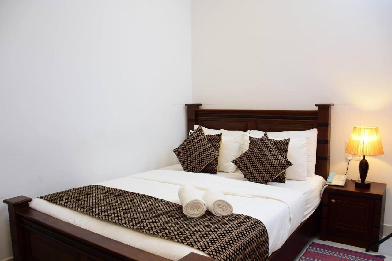 Hotel Bamiyan Канди Экстерьер фото