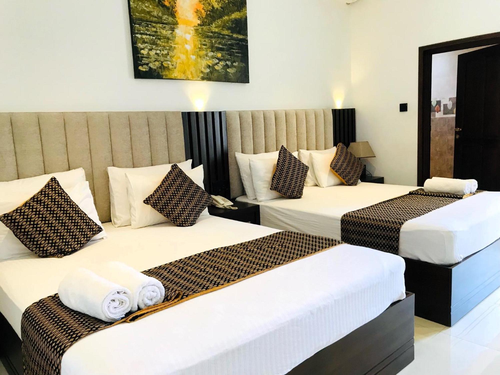 Hotel Bamiyan Канди Экстерьер фото