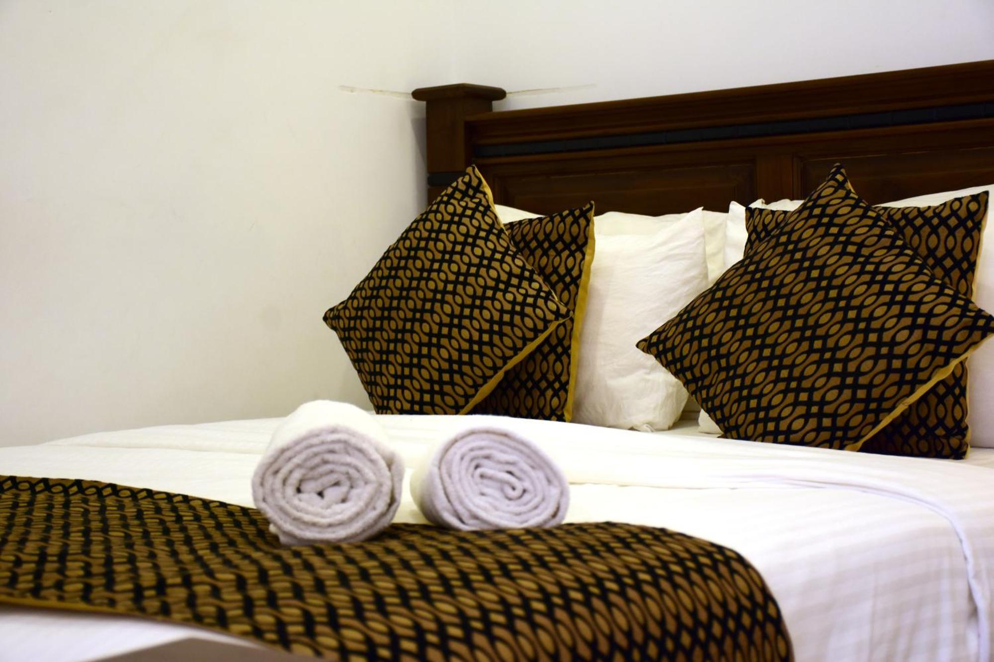 Hotel Bamiyan Канди Экстерьер фото