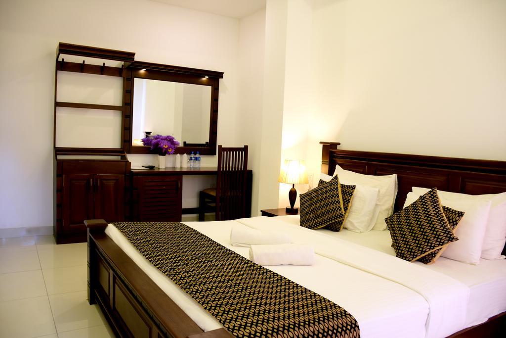 Hotel Bamiyan Канди Экстерьер фото