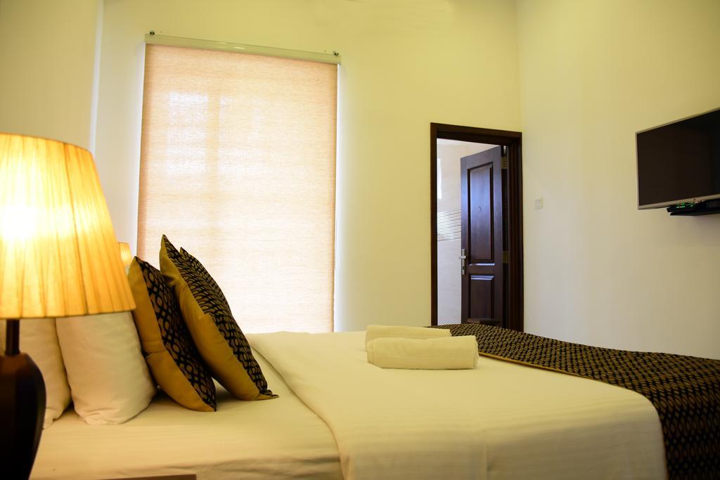 Hotel Bamiyan Канди Экстерьер фото